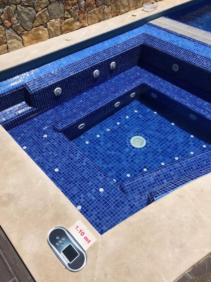אלבופיירה Full Private 300Sqm Villa Jacuzzi Heated Pool Ideal & Quiet Location מראה חיצוני תמונה