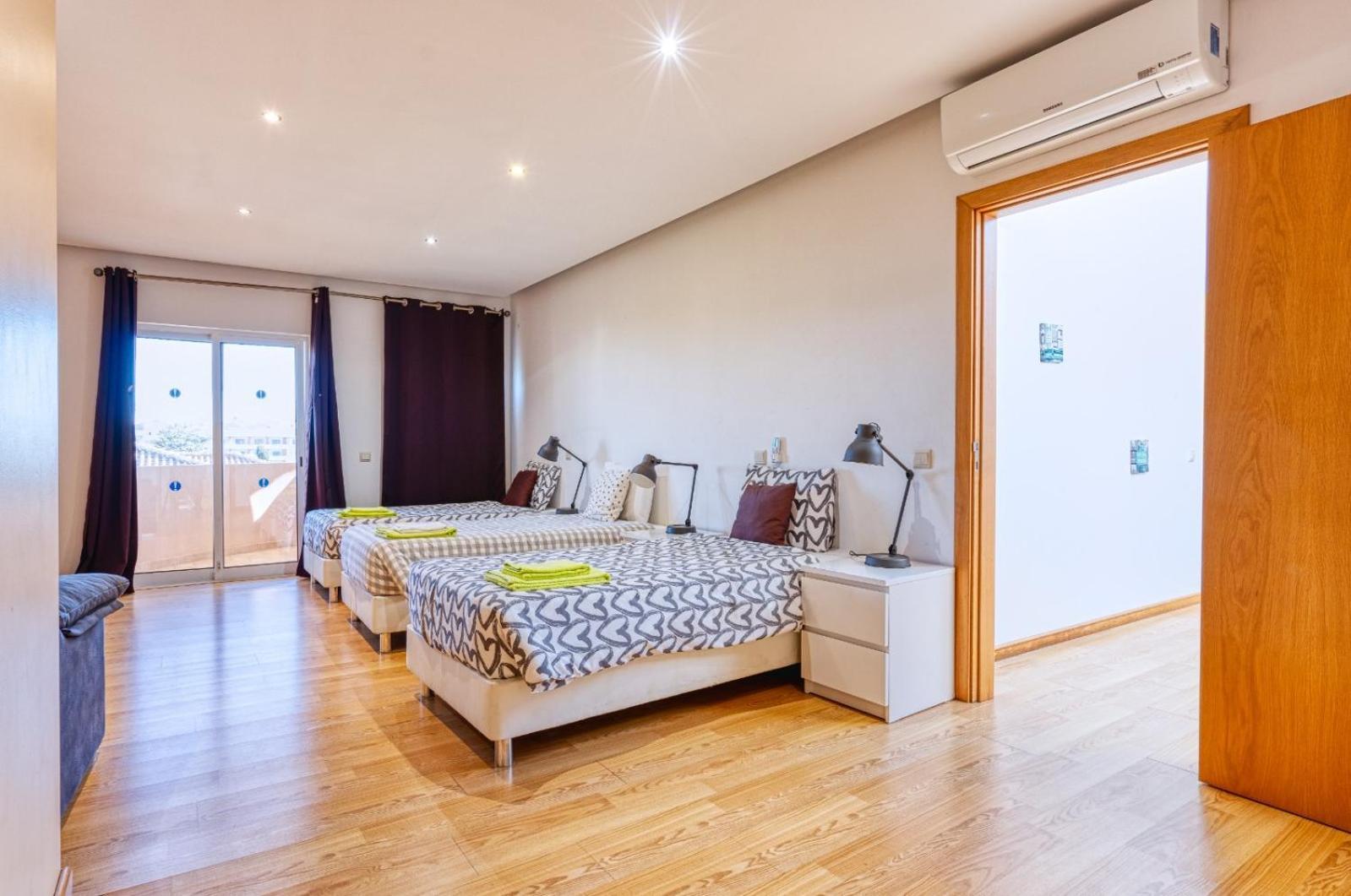 אלבופיירה Full Private 300Sqm Villa Jacuzzi Heated Pool Ideal & Quiet Location מראה חיצוני תמונה