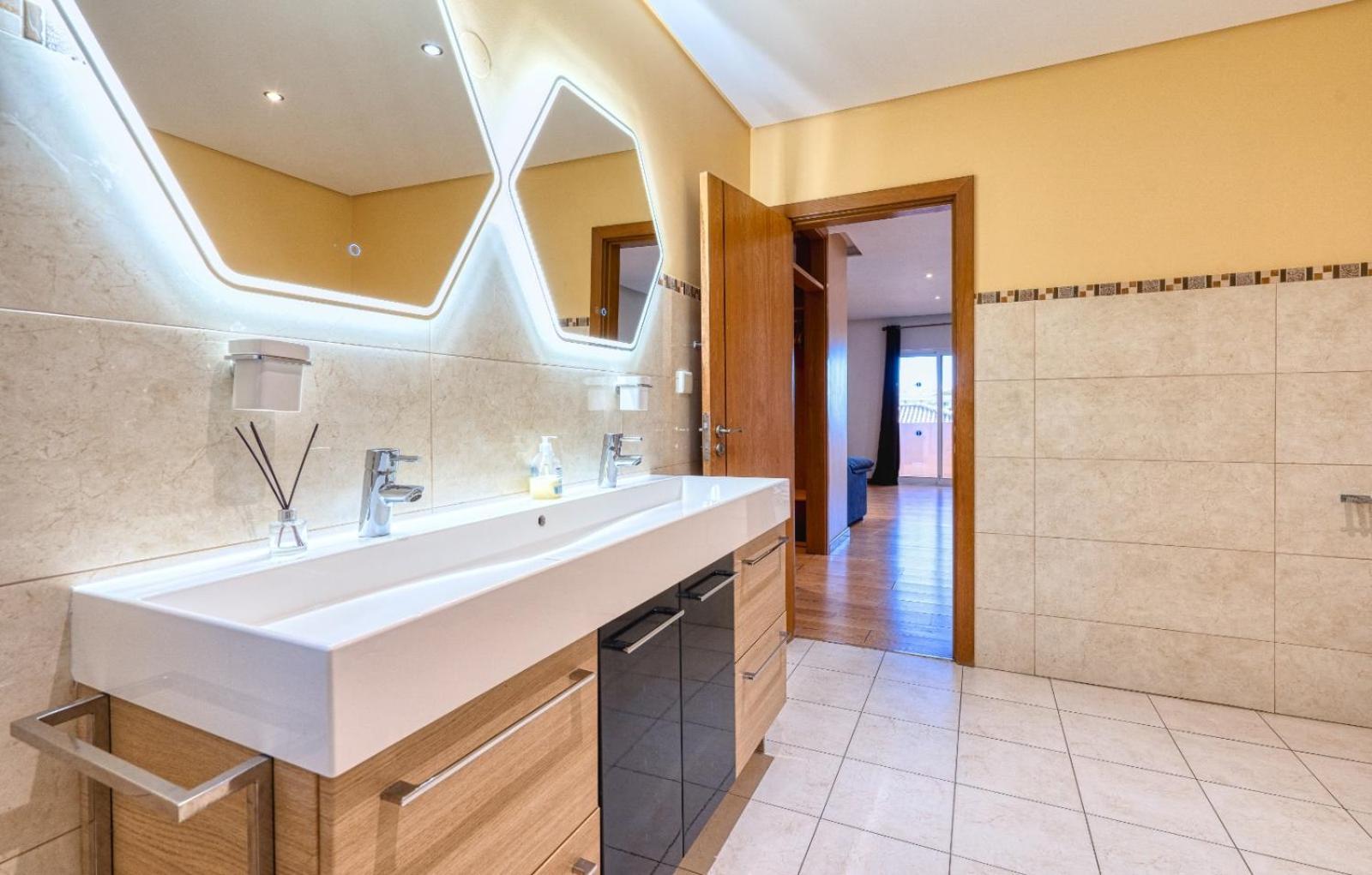 אלבופיירה Full Private 300Sqm Villa Jacuzzi Heated Pool Ideal & Quiet Location מראה חיצוני תמונה