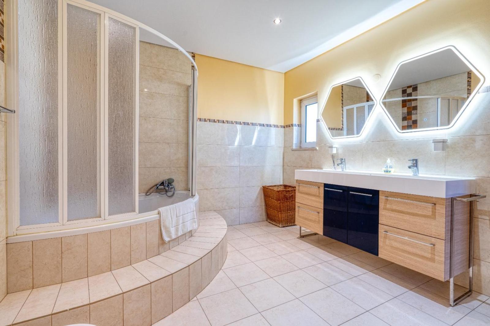 אלבופיירה Full Private 300Sqm Villa Jacuzzi Heated Pool Ideal & Quiet Location מראה חיצוני תמונה