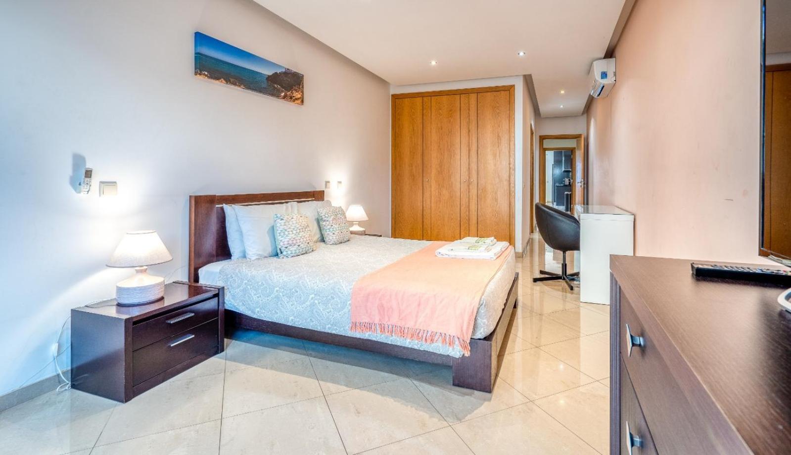 אלבופיירה Full Private 300Sqm Villa Jacuzzi Heated Pool Ideal & Quiet Location מראה חיצוני תמונה