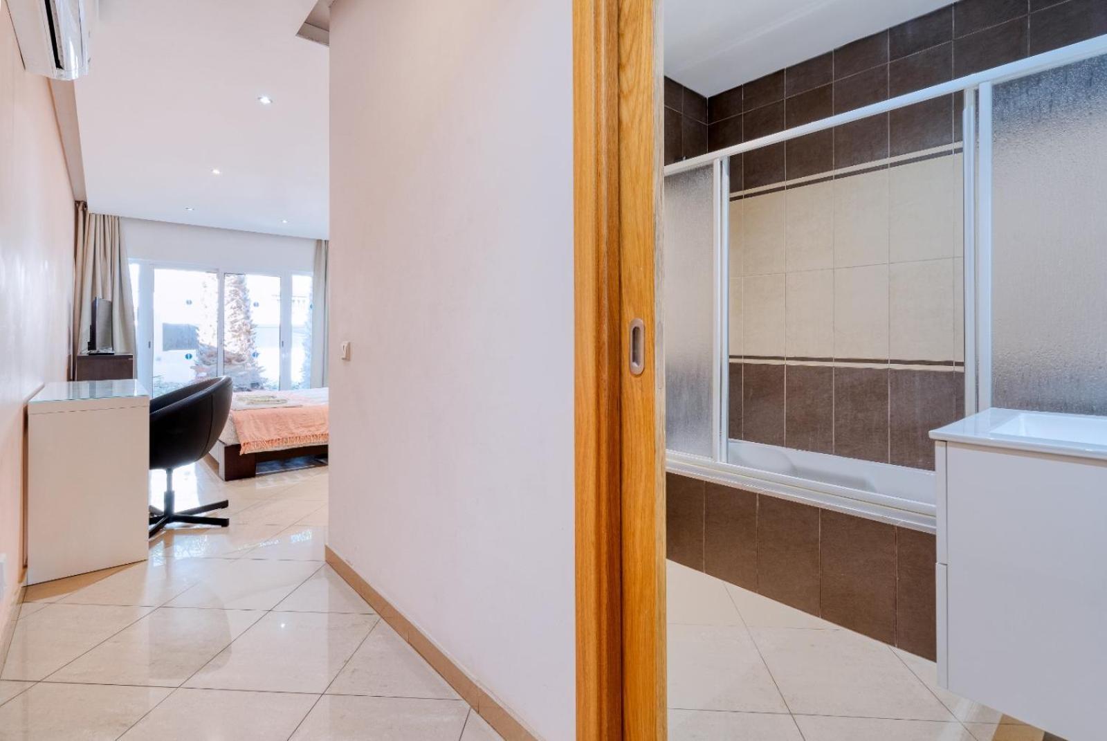 אלבופיירה Full Private 300Sqm Villa Jacuzzi Heated Pool Ideal & Quiet Location מראה חיצוני תמונה
