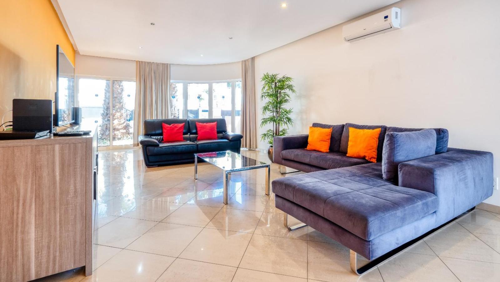 אלבופיירה Full Private 300Sqm Villa Jacuzzi Heated Pool Ideal & Quiet Location מראה חיצוני תמונה